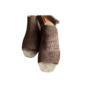 Size 9.5 Sonoma sandals